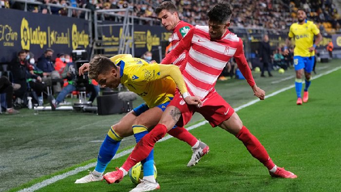 Soi kèo phạt góc Granada vs Cádiz, 23h00 ngày 3/1