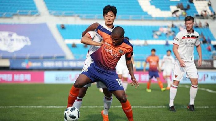 Soi kèo phạt góc Gangwon vs Jeju United, 14h30 ngày 2/3