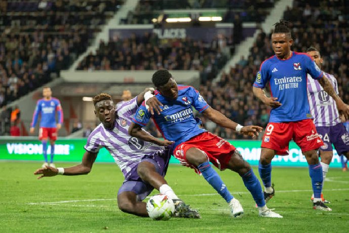 Soi kèo phạt góc Lyon vs Valenciennes, 1h45 ngày 3/4