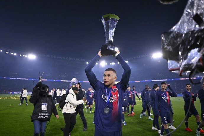 Mbappe lên tiếng về tương lai sau khi giúp PSG đoạt Siêu cúp Pháp