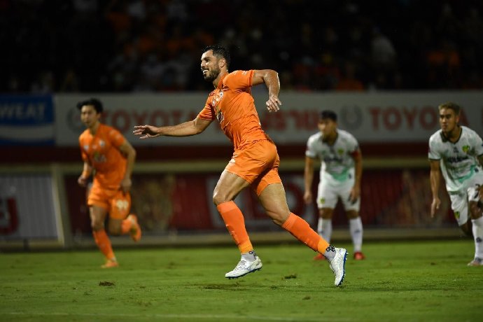 Soi kèo phạt góc Ratchaburi vs Bangkok United, 18h ngày 4/4