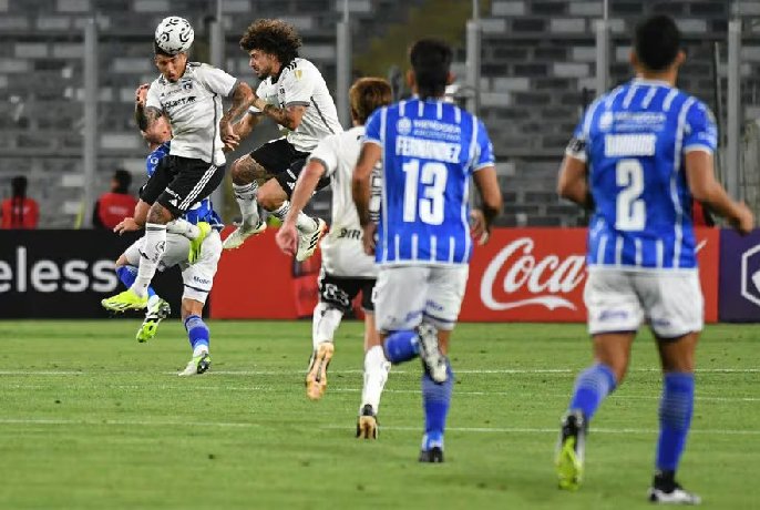 Soi kèo phạt góc Sportivo Trinidense vs Colo Colo, 7h30 ngày 7/3