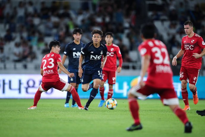 Soi kèo phạt góc Busan I'Park vs Suwon FC, 17h ngày 6/12