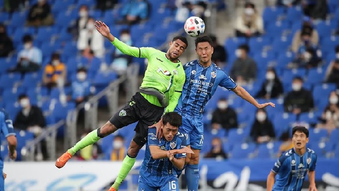 Soi kèo hiệp 1 Ulsan Hyundai vs Jeonbuk Hyundai, 17h00 ngày 12/3