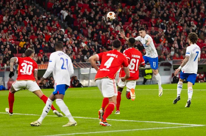 Soi kèo phạt góc Glasgow Rangers vs Benfica, 0h45 ngày 15/3