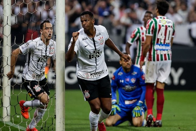 Soi kèo phạt góc Fluminense vs Corinthians, 7h30 ngày 20/10: Chủ nhà thắng thế phạt góc hay đội khách?