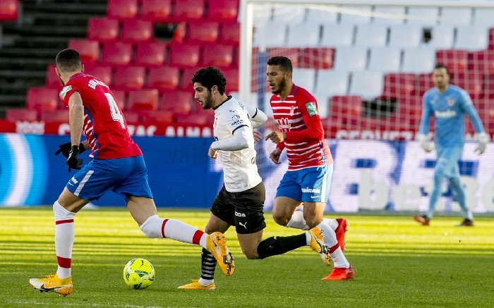 Soi kèo phạt góc Granada vs Valencia, 20h ngày 24/2