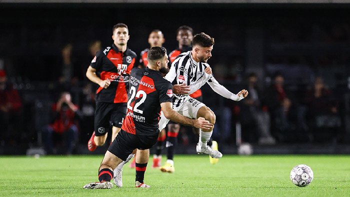 Soi kèo phạt góc Almere vs Heracles, 18h15 ngày 26/10