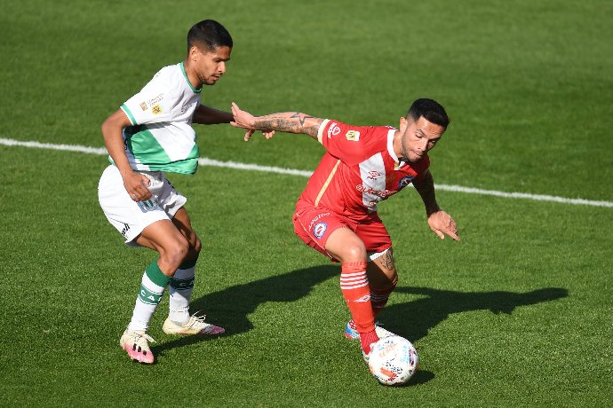 Soi kèo phạt góc Banfield vs Huracán, 7h15 ngày 27/1