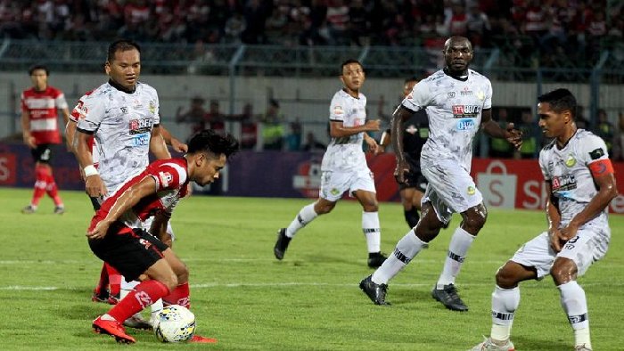 Soi kèo phạt góc Madura United vs Persikabo, 19h00 ngày 26/2