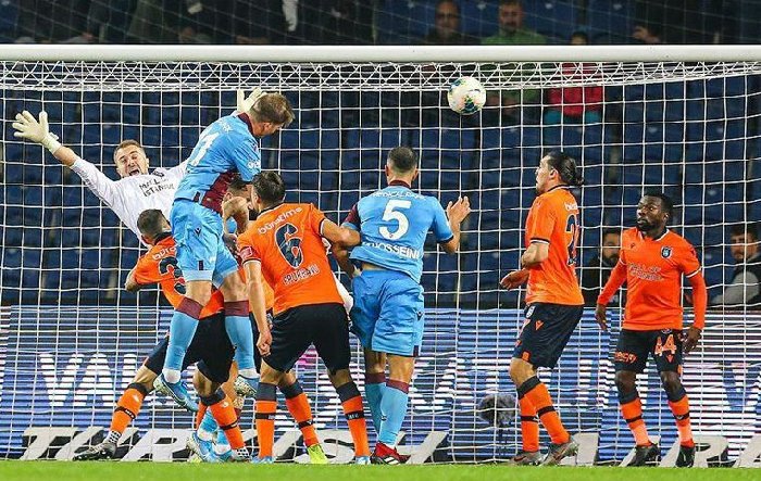 Soi kèo phạt góc Trabzonspor vs Istanbul Basaksehir, 21h30 ngày 28/2