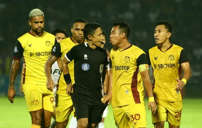 Soi kèo hiệp 1 Persik Kediri vs Persikabo, 20h30 ngày 28/3