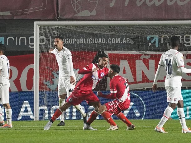 Soi kèo phạt góc Instituto vs Argentinos Juniors, 7h ngày 29/3