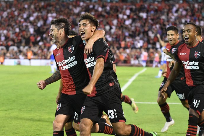 Soi kèo phạt góc Lanus vs Newell's Old Boys, 7h30 ngày 31/1