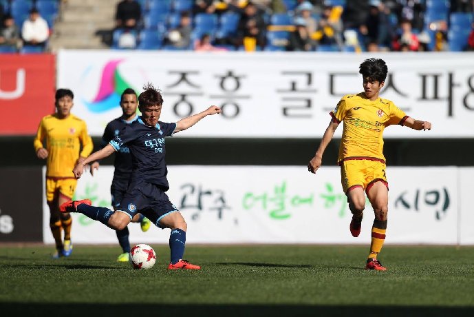 Soi kèo phạt góc Gwangju vs Daegu, 14h30 ngày 31/3