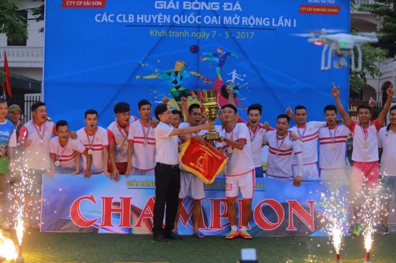 Quê Lụa FC vô địch Quốc Oai League 2017 trong ngày Xi Măng Sài Sơn thắng 7 sao