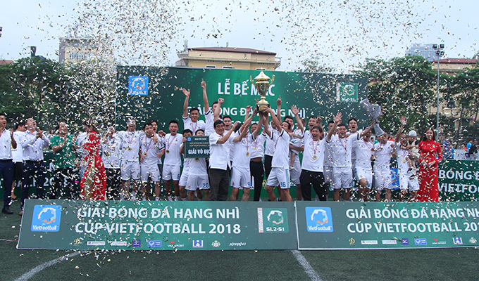 Kết thúc Hạng Nhì Vietfootball 2018: Mobifone đăng quang trong ngày sân phủi tri ân trọng tài xấu số